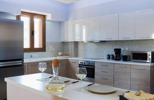 Adele Villa | Holiday villa with hot tub in Adele
