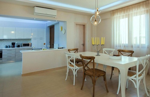 Adele Villa | Holiday villa with hot tub in Adele