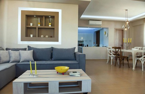 Adele Villa | Holiday villa with hot tub in Adele