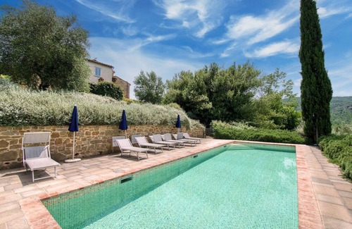 Pergine Valdarno House | Holiday Villa with panoramic pool in the hills of Tuscany.