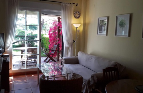 Islantilla Villa | Holiday Villa With Shared Pool ,golf Nearby In Islantilla