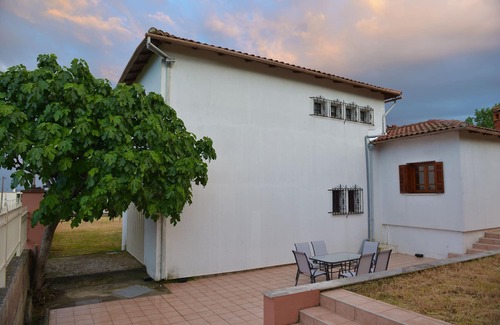 Tempi Villa | Holidays at your convenience. Holidays at home.