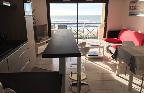 Pornichet Apartment | Holidays feet in the water. Direct access to the beach. high-speed Internet