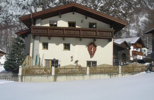 Umhausen Apartment | Holidays in quiet location with garden and nature views apartment Sabine