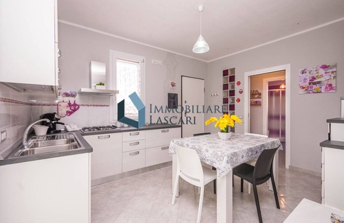 Gorgo Lungo Villa | Holidays in Villa with direct access to the beach, sleeps 6 in bright colors