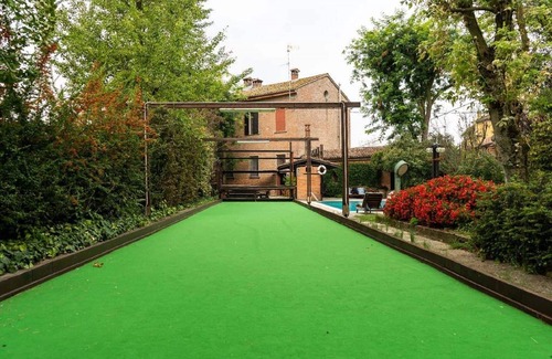 Cappella De' Picenardi House | Holidays with swimming pool in a former country school from 1885