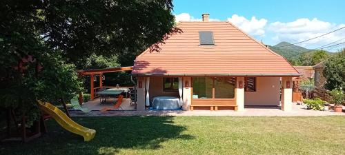 Komloska House | Hollós-patak Vendégház