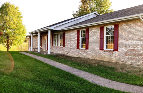 Williamstown House | Holland Meadows minutes from The Ark Encounter. Quite countryside!