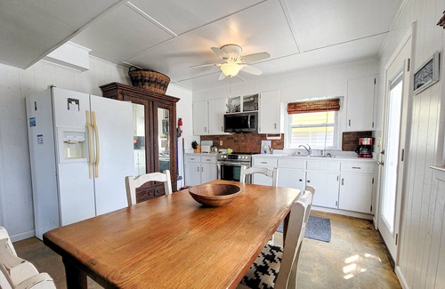Topsail Beach House | Holler – Cozy Stays & Beachy Days