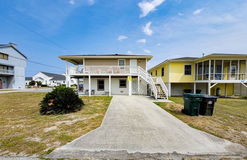 Topsail Beach House | Holler – Cozy Stays & Beachy Days