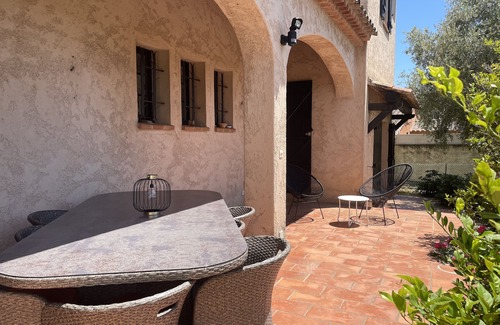 Hyeres House | Holliday home close to the sea (5 mn walk from the beach and the shops)