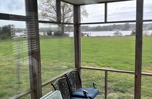 Tasley Apartment | Holly Cove Suite has gorgeous sunsets and spectacular views of Onancock Creek.