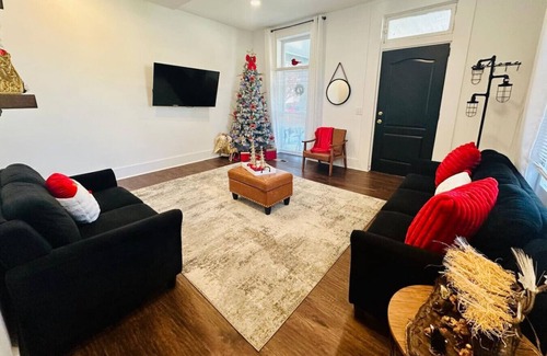 Hamilton House | "Holly Jolly Historic Home”–Where Its Always XMAS!