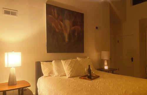 Catskill Cabin | HollyKissHudsonValley Grand Suite in 1900 Renovated Lodge
