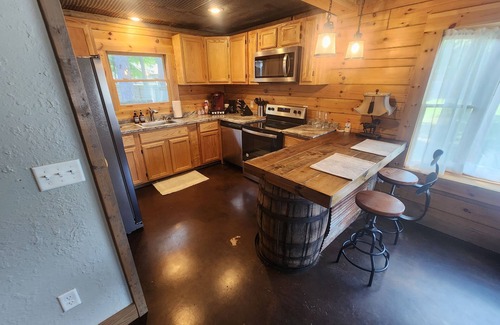 Heber Springs Cabin | Hollyn's House: 2 BR, 1 BA in Heber Springs, Sleeps 4
