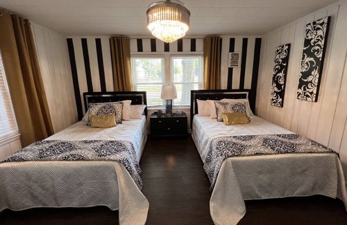 Abbeville Condo | Hollywood Glam at the Quadruplex, Glamorous
