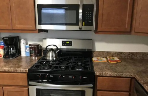 Racine House | Hollywood! Professionally Cleaned, Self Check In - Sleeps 10