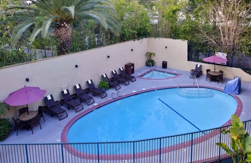 Hollywood Hotel | Hollywood Stay Perfect for Couples Seeking Local Attractions & Fun
