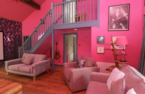 Carnforth Cottage | HOLMERE BANK, pet friendly, with open fire in Carnforth