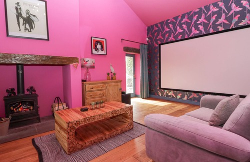 Carnforth Cottage | HOLMERE BANK, pet friendly, with open fire in Carnforth