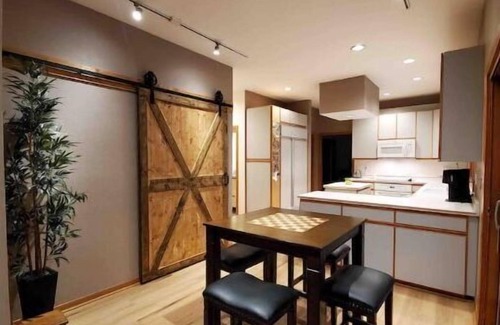 Rockford House | Holste Cantina, a place to enjoy quiet nature.