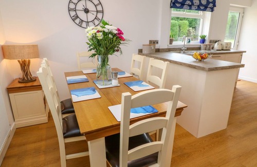 Holywell Cottage | HOLYWELL BAY VIEW, pet friendly, with a garden in Holywell Bay