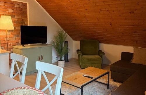 Neureut Sudlicher Teil Apartment | Holziges Dachgeschoss-Apartment