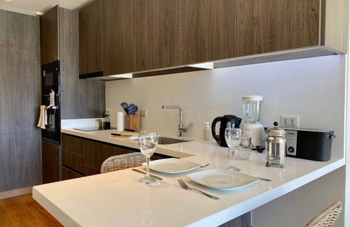 Puerto Varas Apartment | HOM I Terraza con vista parcial al Lago