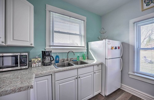 Paw Paw Lake House | Home 1 Block to Lake w/Private Beach Access!
