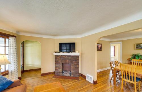 Lakewood House | Home 2 Mi to Lakewood Park and Solstice Steps!