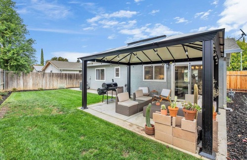 South Natomas House | Home 4 miles to Downtown & 9 miles to Airport