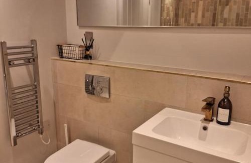 Reading Apartment | Home at Highgrove - Private Garden & Parking