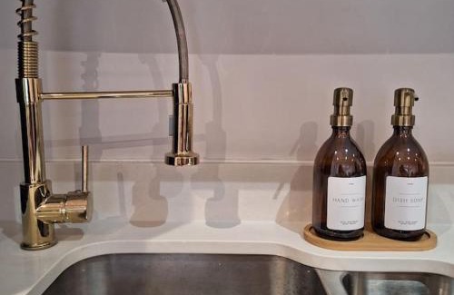 Reading Apartment | Home at Highgrove - Private Garden & Parking