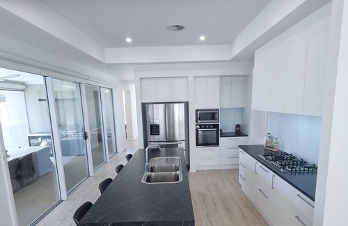 Yarrawonga House | Home at Hogans. Overlooking Lake Mulwala. Boat parking and your own private swimming pool
