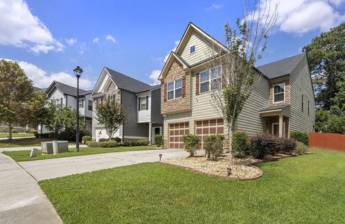 Church Street House | Home Away For Home 10 min from airport
