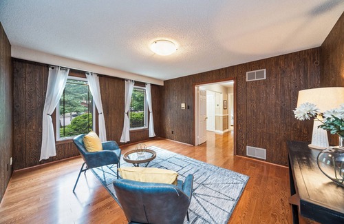 Richmond Hill House | Home away from Home in the center of Richmond Hill