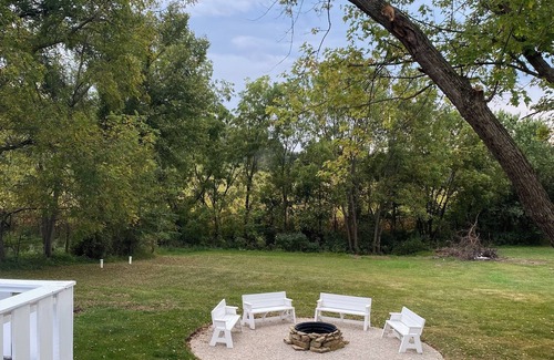 Darlington House | Home away from home right off the trail between Mineral Point and Darlington