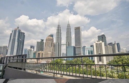 Kuala Lumpur City Centre Condo | Home away from home! Amazing 3 bedroom condo near KLCC with the best view.