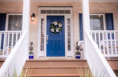 Macon House | HOME AWAY FROM HOME/2 -story modern farmhouse at Lake Gaston /HOT TUB AUG 1
