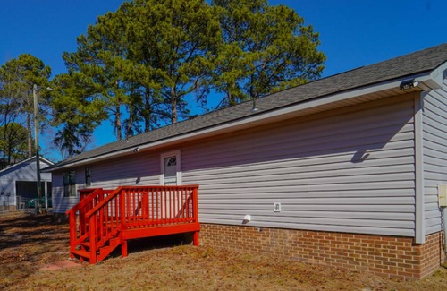 Goldsboro House | Home away from Home-Conveniently located in a quiet place