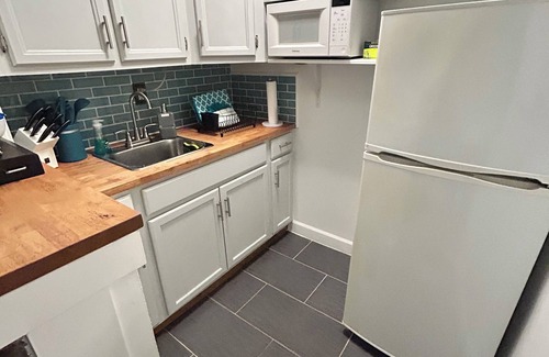 Medford Apartment | Home away from home charming 1bedroom apartment in lovely Medford with WiFi, AC