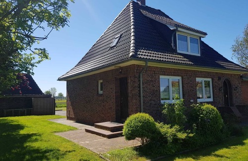 England House | Home away from Home for up to 6 people