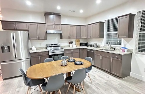 Duncan House | Home away from home in Duncan