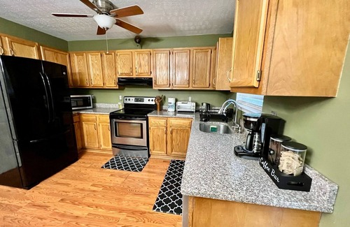 Elkton House | Home Away from Home - Local Shops, Restaurants & Grocery stores within 4 miles!