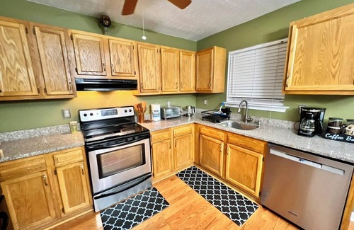 Elkton House | Home Away from Home - Local Shops, Restaurants & Grocery stores within 4 miles!