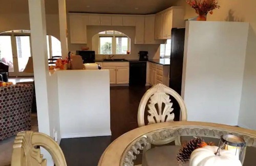 Pateros House | Home Away from Home on the water with private dock