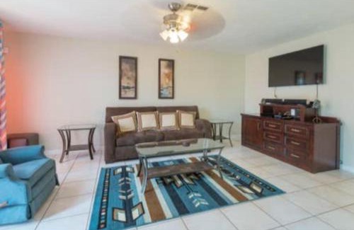 Deltona Lakes House | Home away from Home!