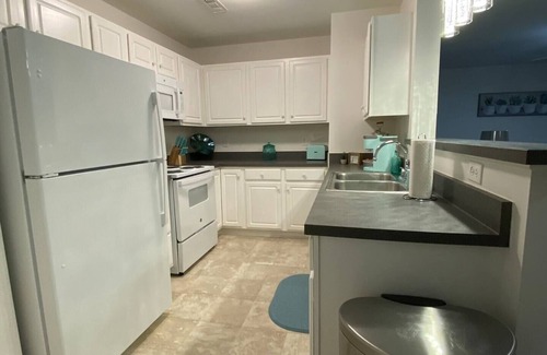 High Point Condo | HOME AWAY FROM HOME-n2 Miles From HPU & Fnt Market!