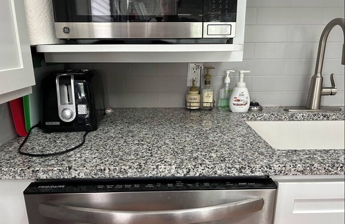 Willsboro Cottage | Home away from home with private beach-new owners!