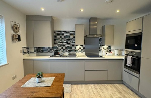 Ebbsfleet Valley Apartment | Home Away! Lovely New build 2 bed apartment set in Ebbsfleet Valley